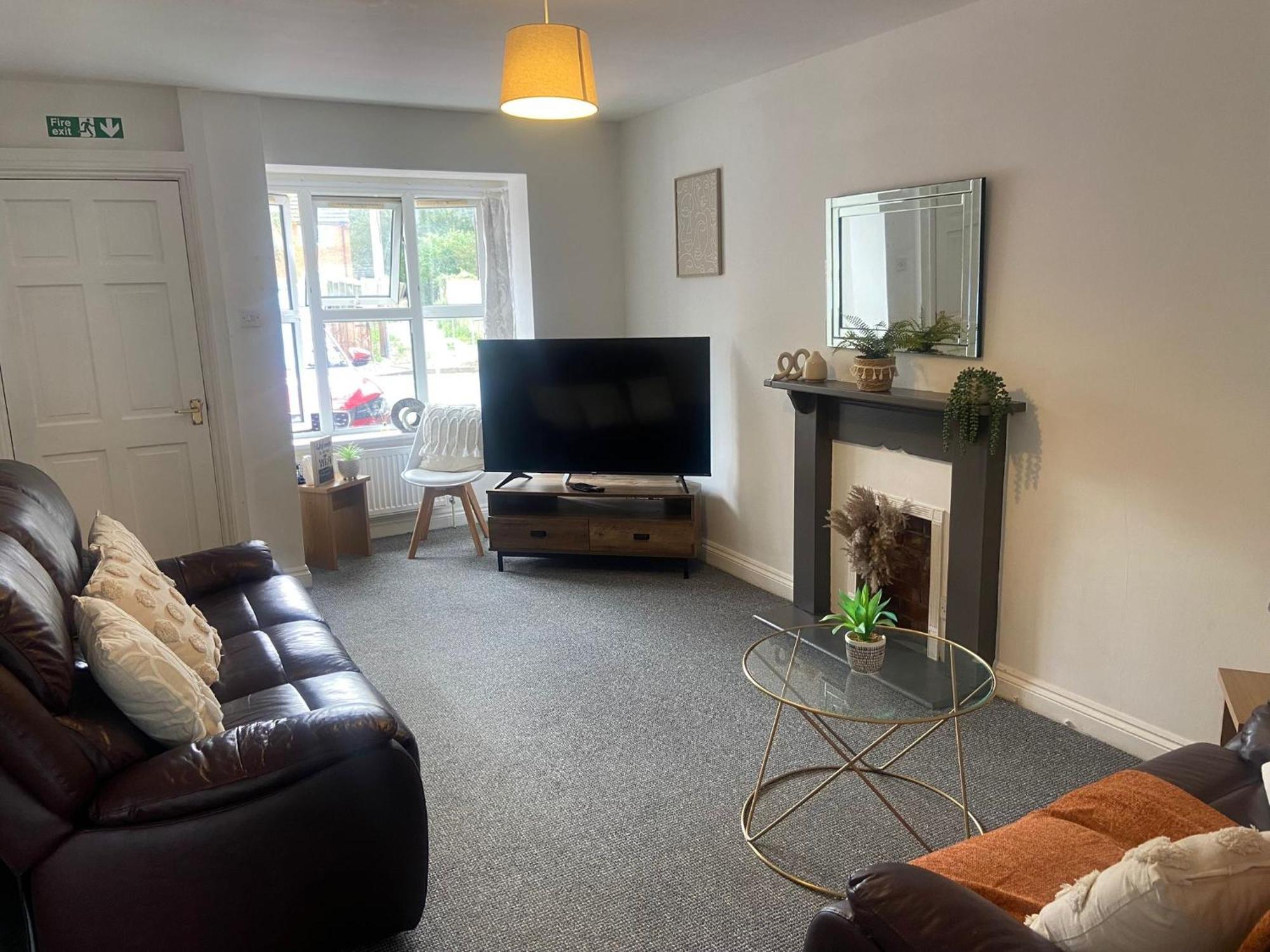 Contractor And Family Friendly Spacious 3-Bed House With Private Parking, Wifi, Garden Area Apartment Lighthorne